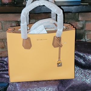 Mercer tri-color accordion tote